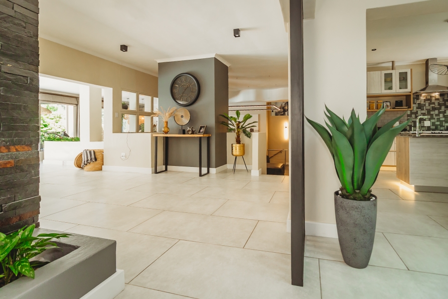 5 Bedroom Property for Sale in Heather Park Western Cape